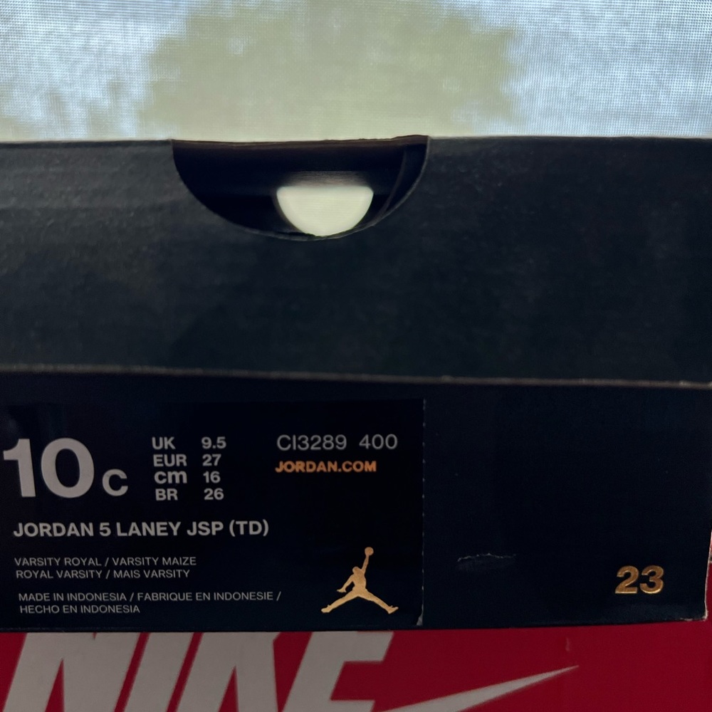 Toddler Jordan 5 Laney in excellent condition.
